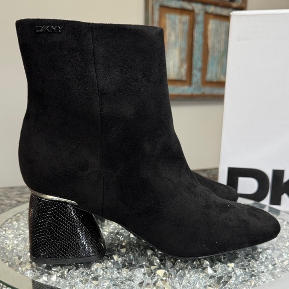 Dkny Shoes - DKNY Black Ankle Booties with Textured Block Heel NEW 9.5